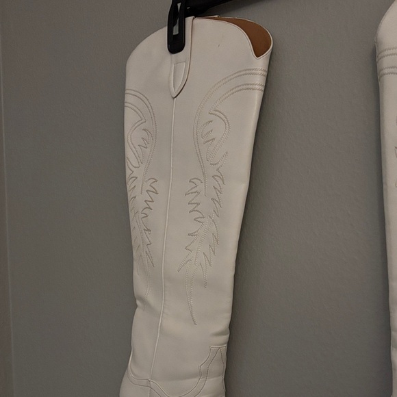 Chic White Western Knee-High Boots - Picture 3 of 16